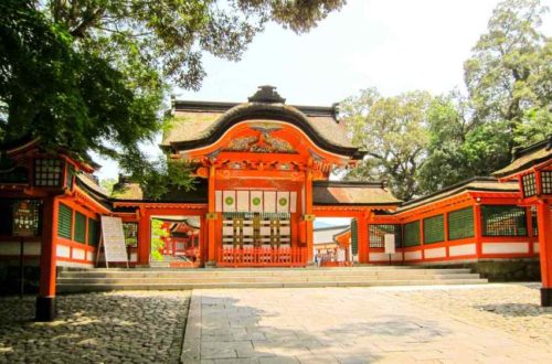 Usa Jingū main gate