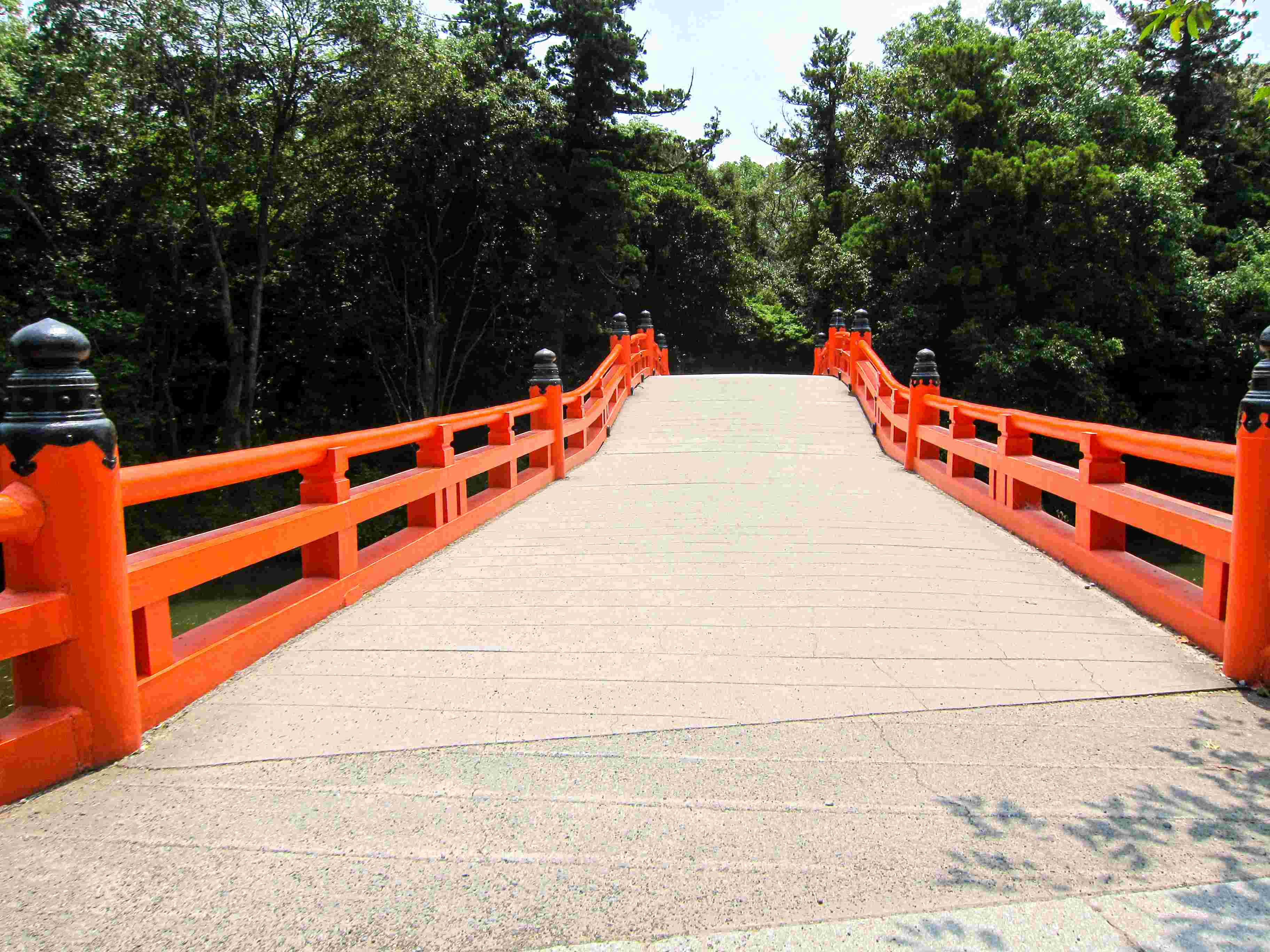 The vermillion bridge that connects to Usa Jingu.