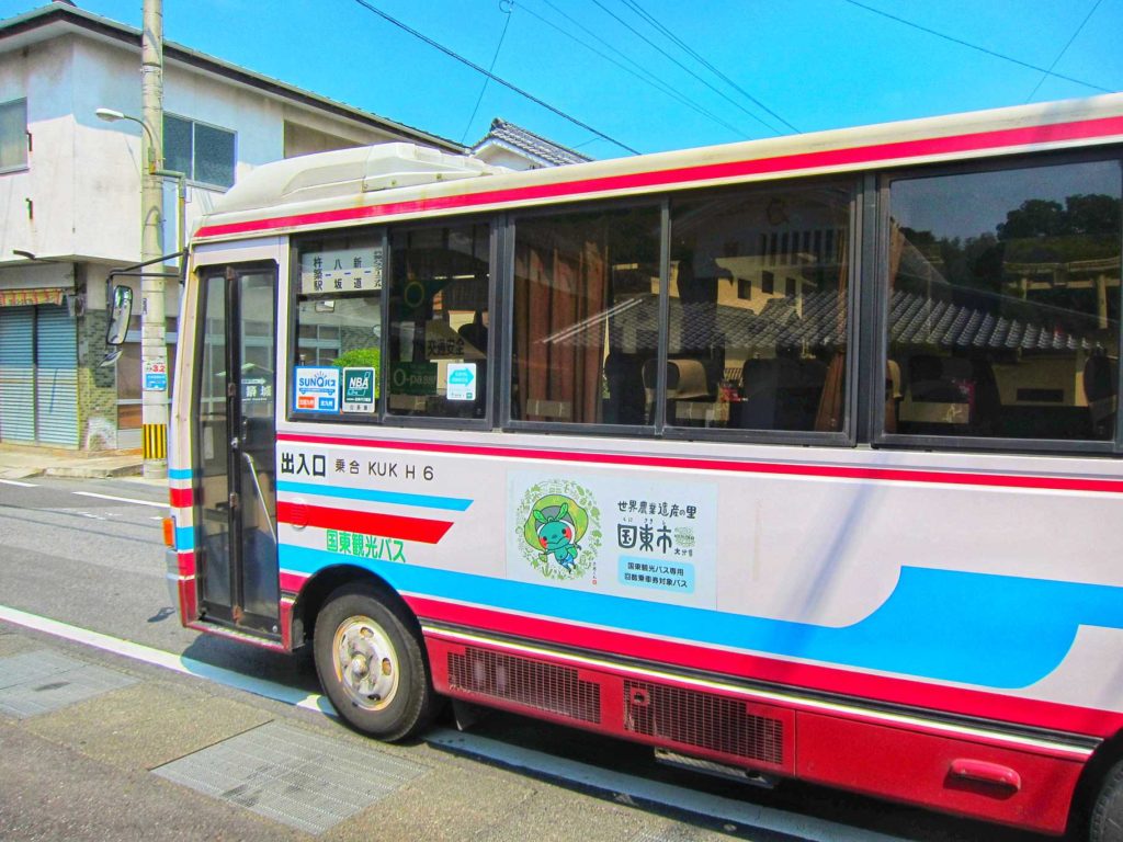 For your reference, here is how the Kunisaki Kankō Bus looks like (taken in 2016).