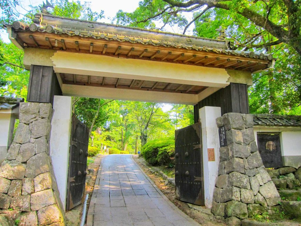 The gate of Kitsuki Castle