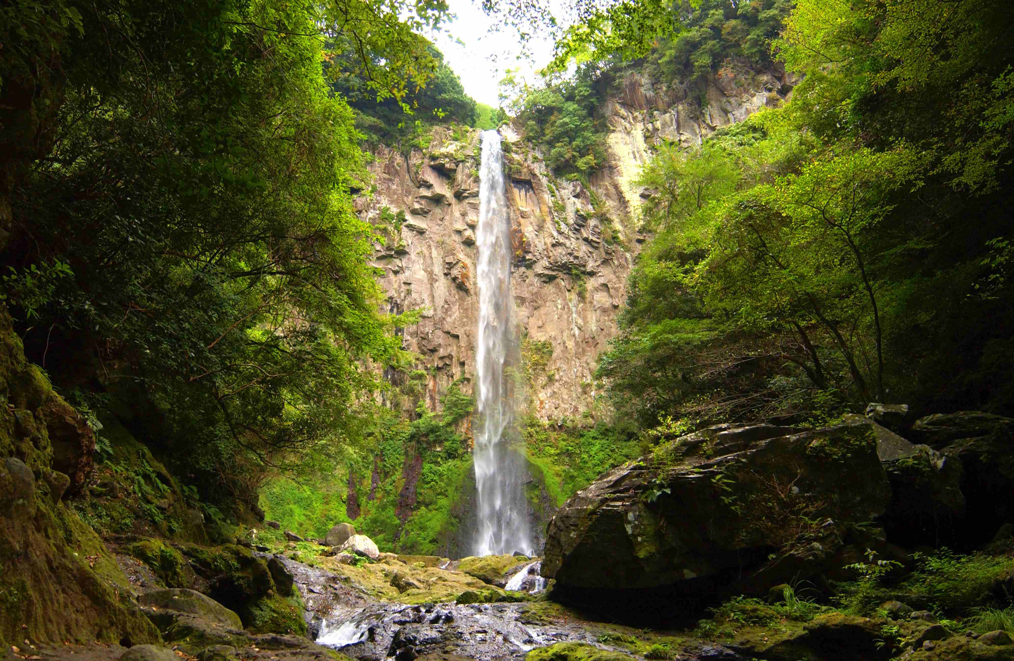 Higashi Shiiya falls nearby Usa