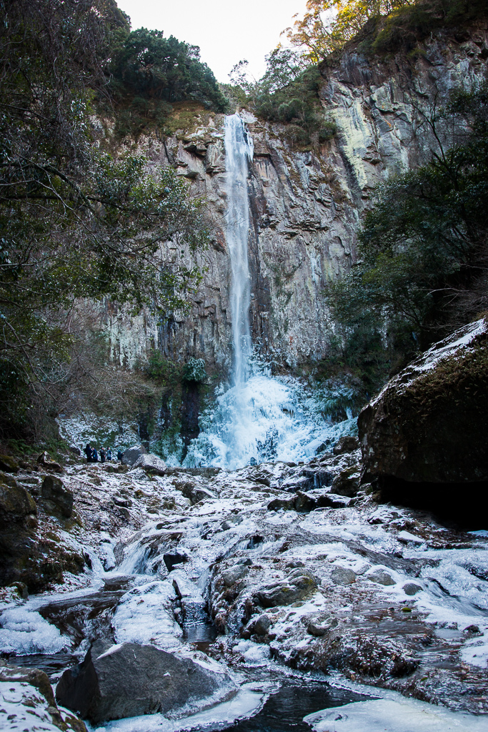 Higashishiiya falls during winter