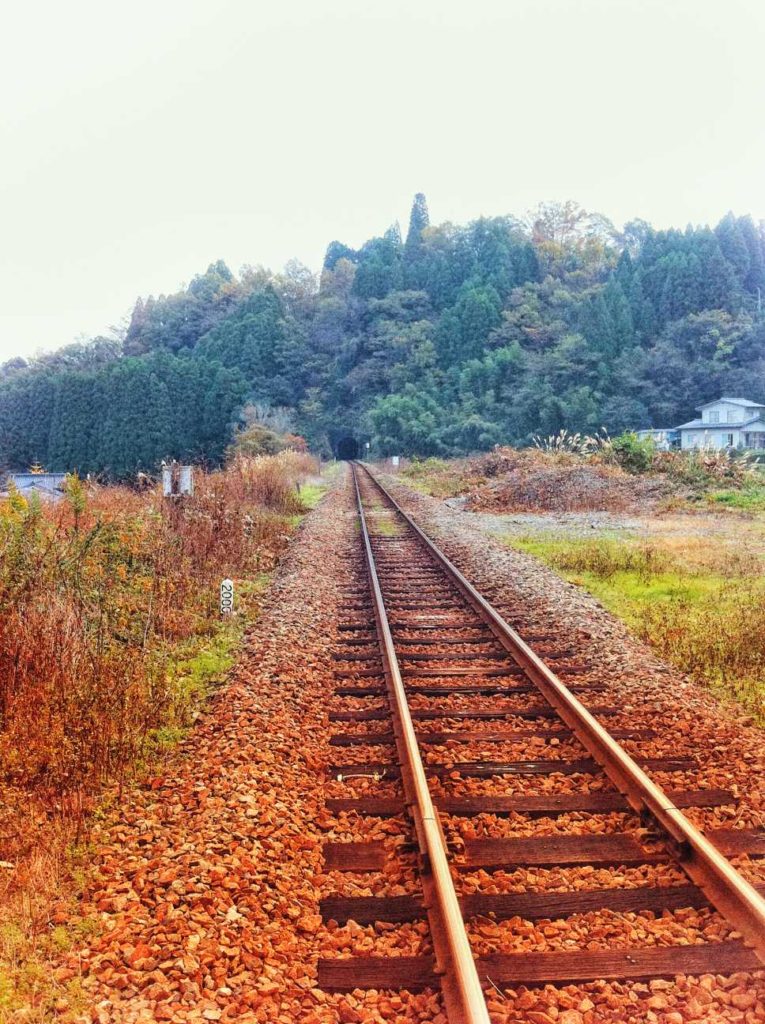 Walk across this rail track to head to Yujaku park and Fukoji temple.