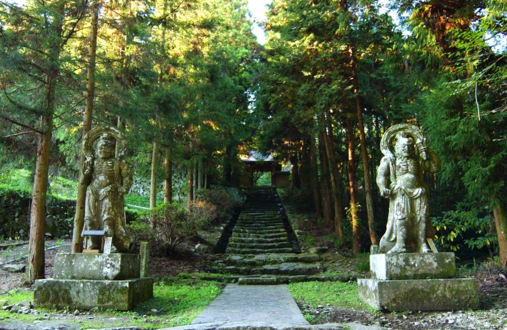 Futagoji Nio guardians statues