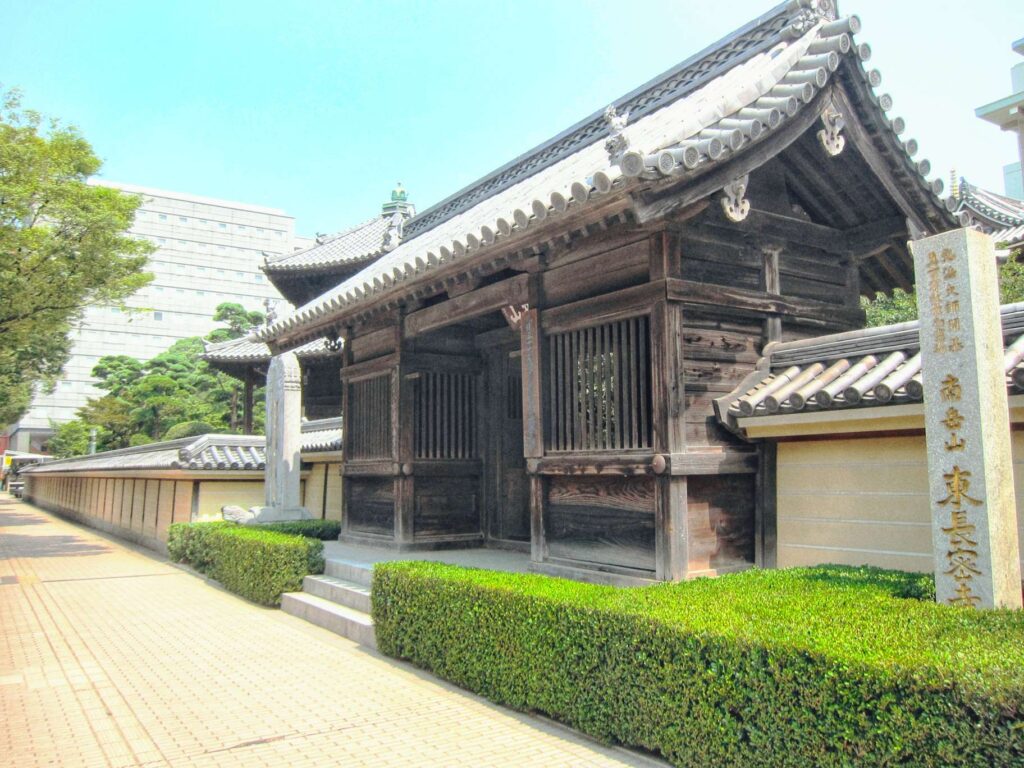 Main gate Tochoji