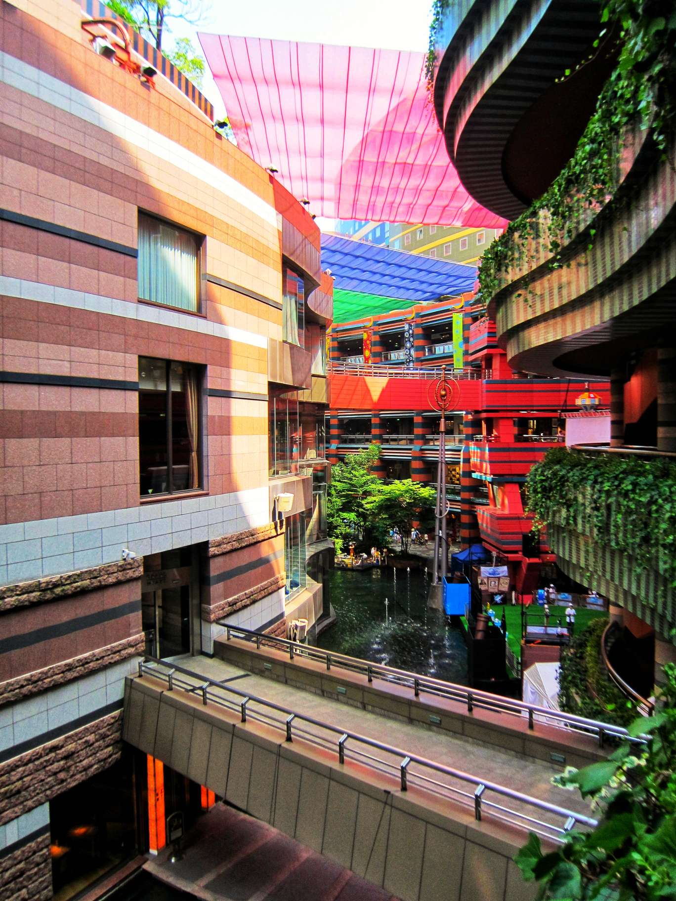 Canal City - A Complete Guide to Fukuoka's Architecture Marvel