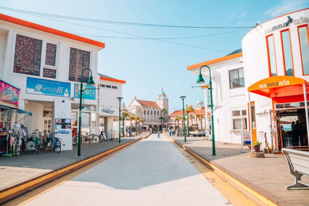 Seaside Momochi wharf 1