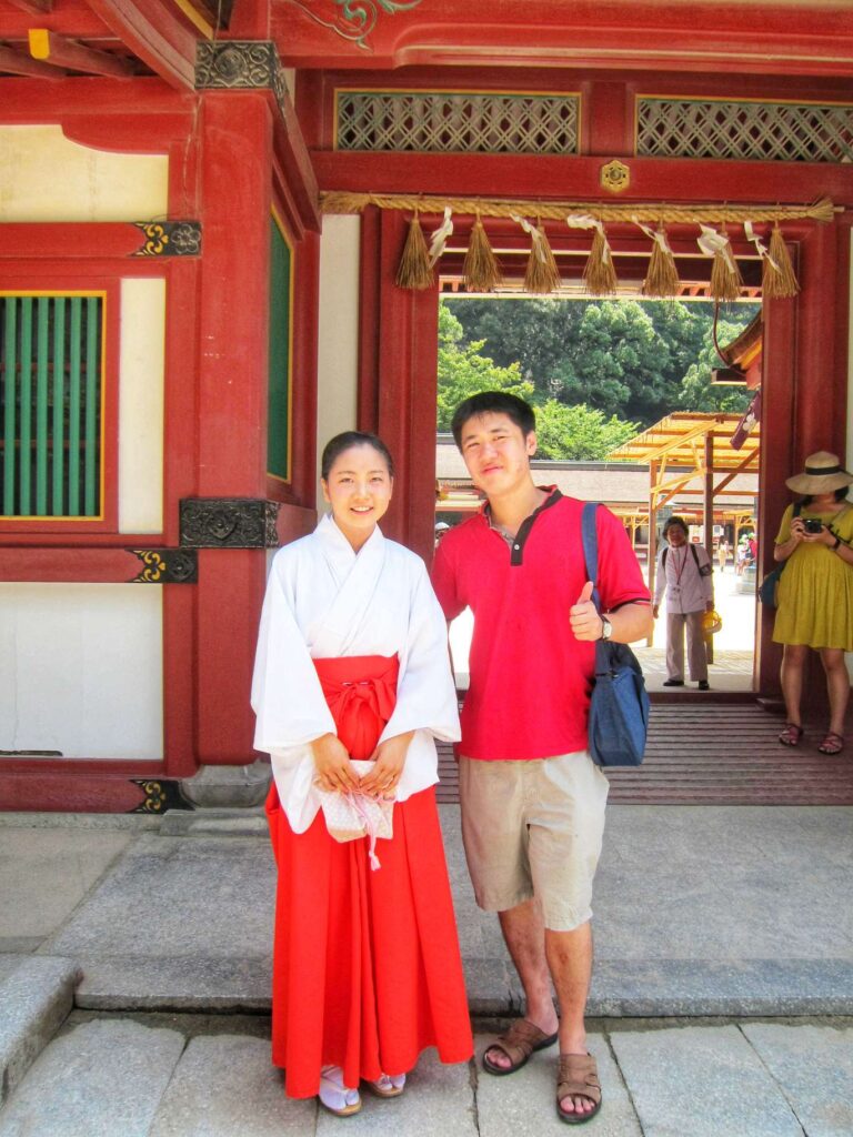 Dazaifu Tenmangu priestess