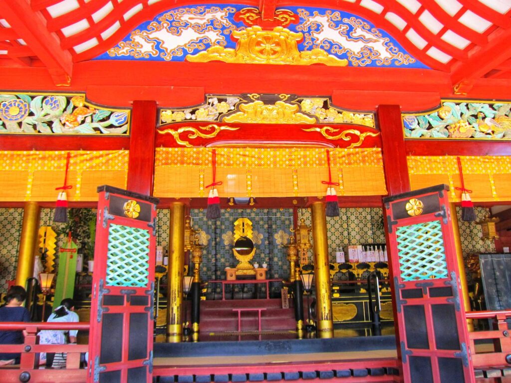 Dazaifu Tenmangu main sanctuary mirror