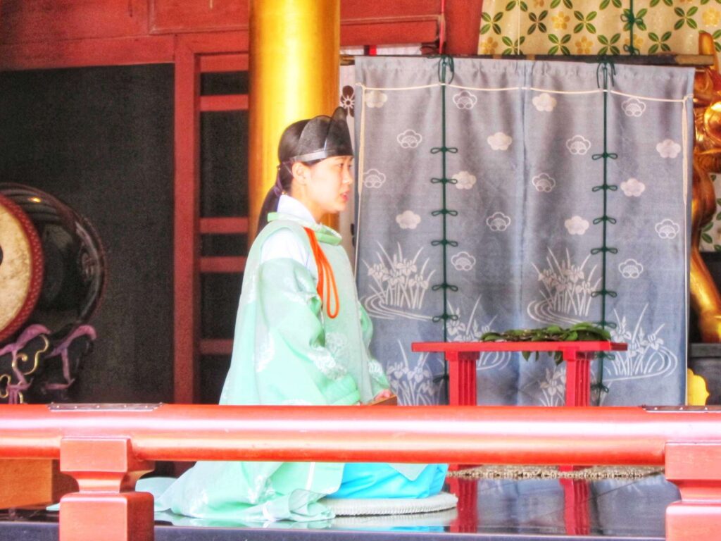 Dazaifu Tenmangu priestess