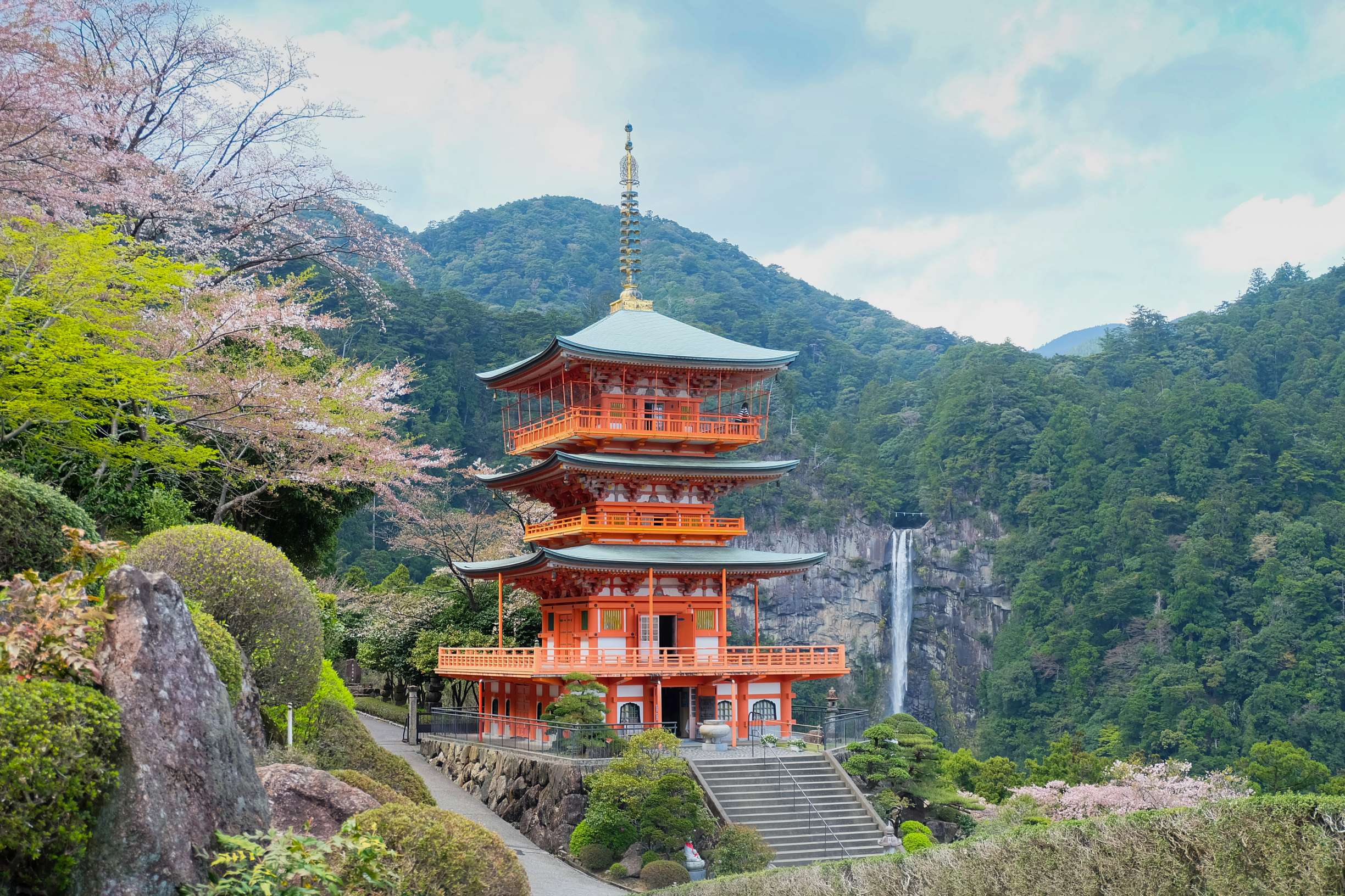 Kumano Nachi Taisha - A Complete Guide to Japan's Stunning
